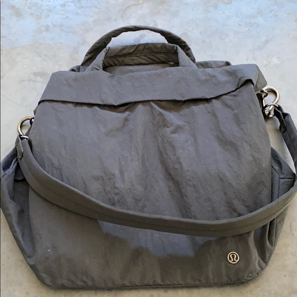 Lululemon on my level bag